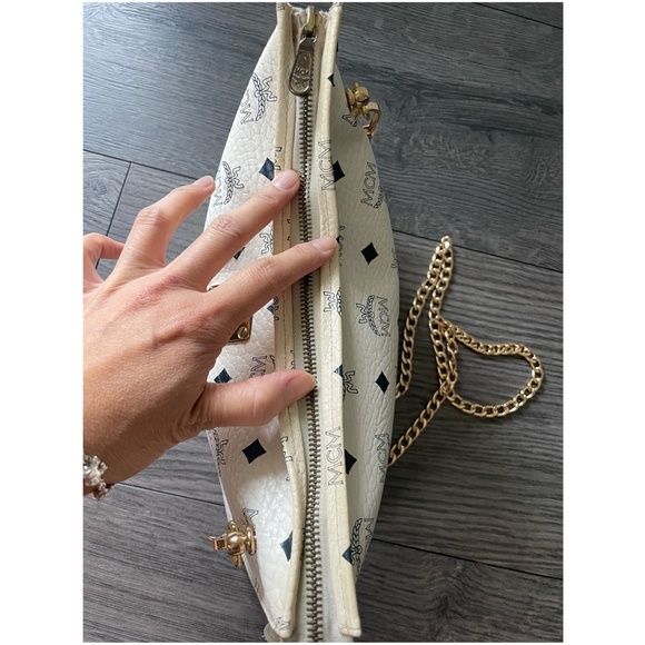 Vintage MCM Visetos White Leather Crossbody Shoulder Bag - Picture 7 of 16